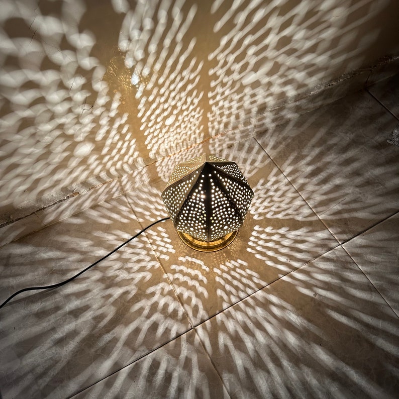 Moroccan Handmade Brass Table Lamp (Qamar)