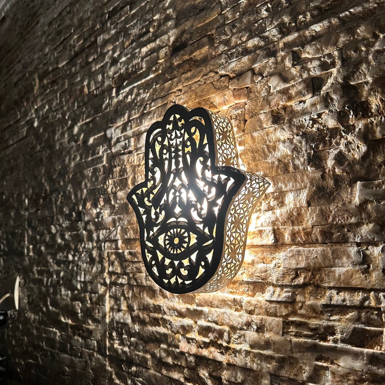 Moroccan handmade hand-shaped wall light (semara)