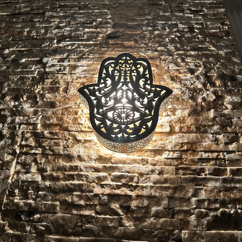 Moroccan handmade hand-shaped wall light (semara)