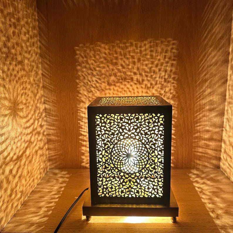 Moroccan Handmade Brass Table Lamp (Duaa)
