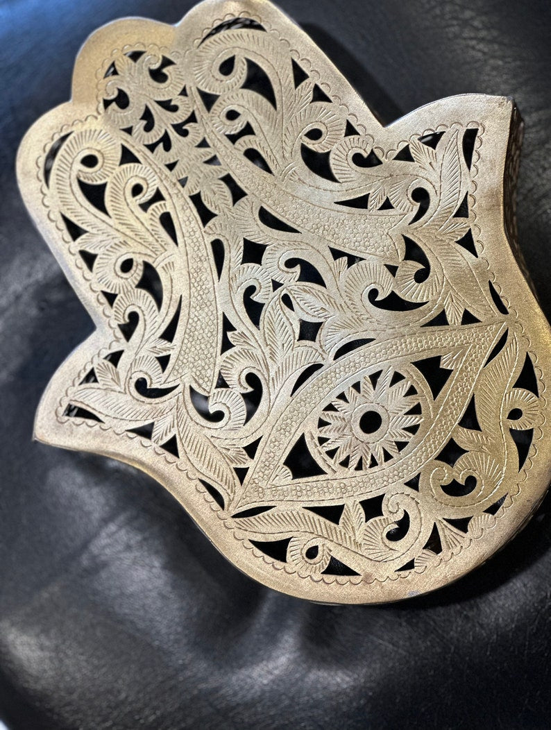 Moroccan handmade hand-shaped wall light (semara)