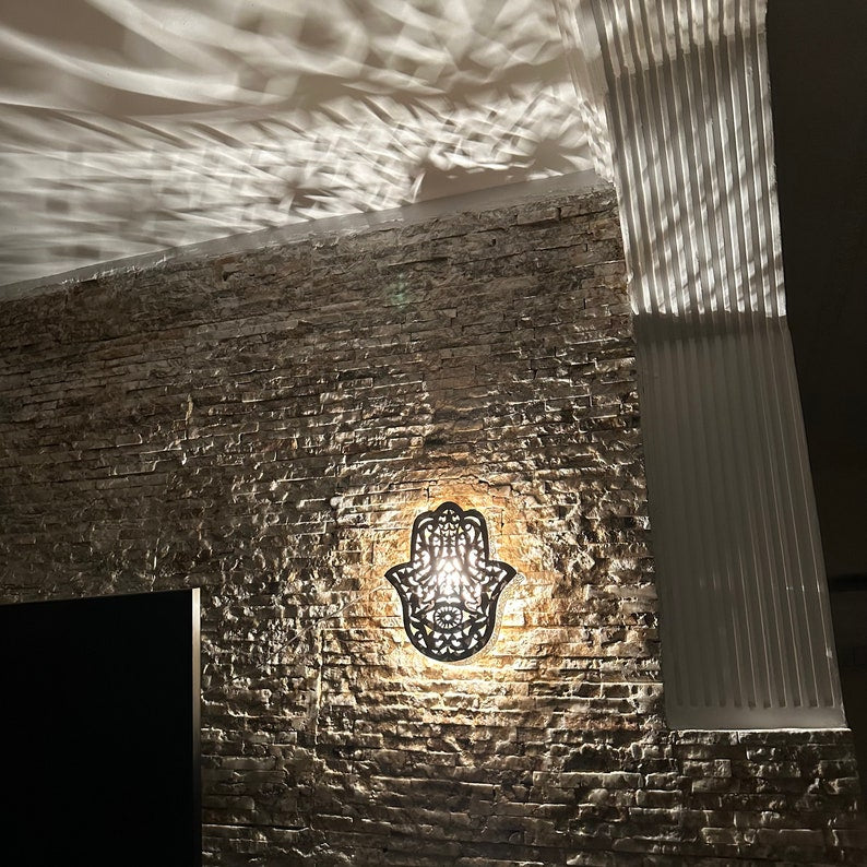 Moroccan handmade hand-shaped wall light (semara)