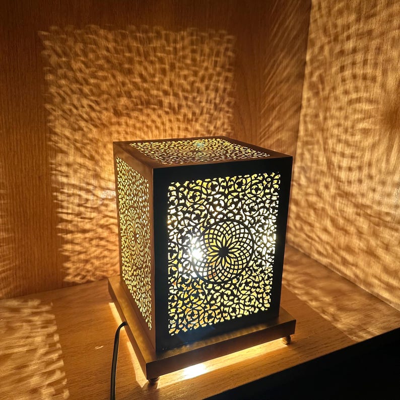 Moroccan Handmade Brass Table Lamp (Duaa)