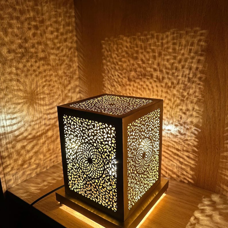 Moroccan Handmade Brass Table Lamp (Duaa)
