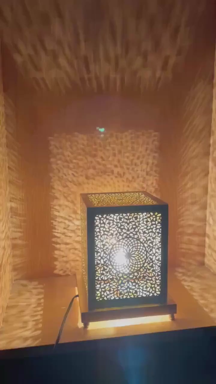 Moroccan Handmade Brass Table Lamp (Duaa)
